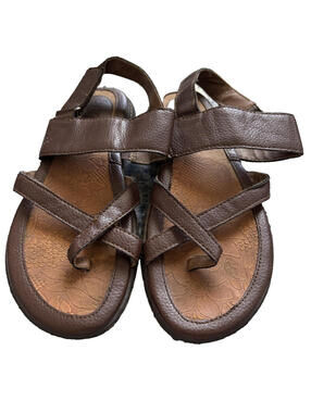 Born sz 9M women's brown flat‎ leather sandals